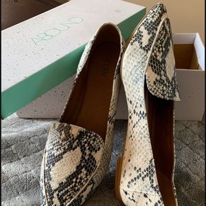 ABOUND SNAKE SKIN POINTED FLATS SIZE 10 BRAND NEW